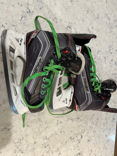 Used Bauer Regular Width Size 4 Vapor X700 Hockey Skates