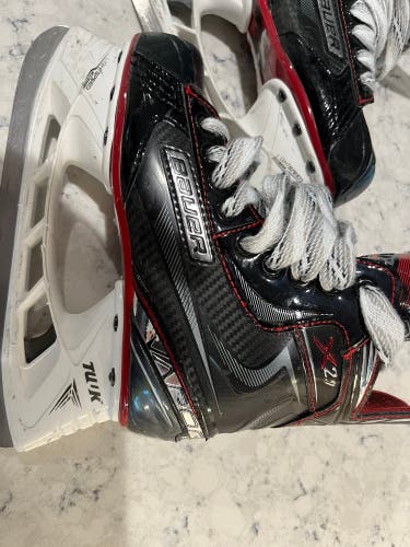 Used Bauer Regular Width Size 2 Vapor X2.7 Hockey Skates