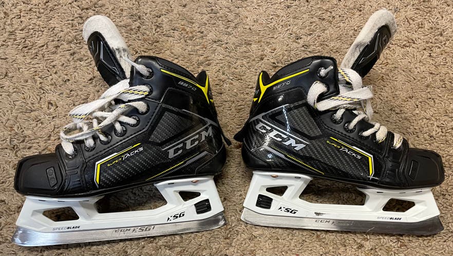 Junior Used CCM Super tacks 9370 Hockey Goalie Skates Regular Width Size 2