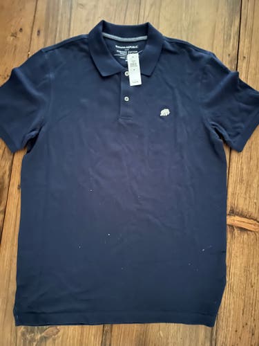 Banana Republic Men's Navy Blue Short sleeve shirt. Size Medium. New with tags