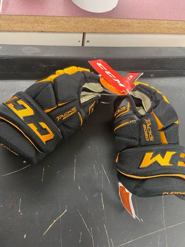 New Junior Black/Gold CCM Tacks 9080 Gloves 11''