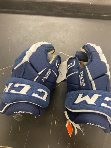 New Navy/White CCM Tacks 9060 Gloves 11"