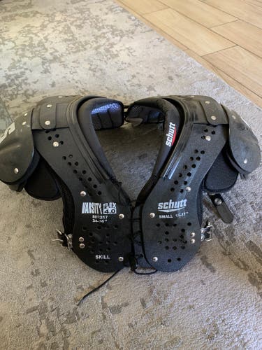 Adult Small Schutt Varsity Flex 4.0 Shoulder Pads