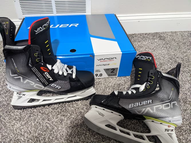 Senior New Bauer Vapor Hyperlite Hockey Skates Size 9.0 Fit 2 w/ TI Steel