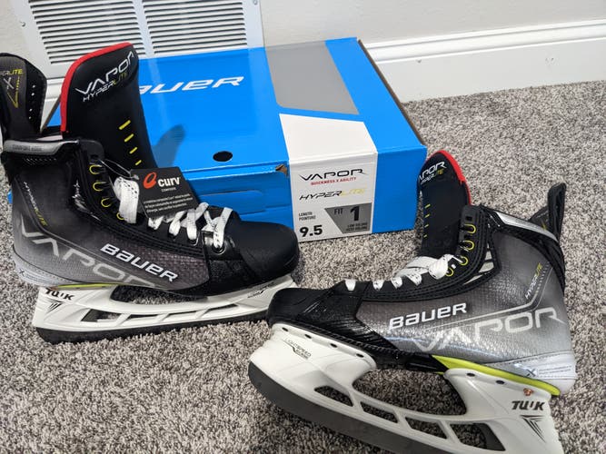 Senior New Bauer Vapor Hyperlite Hockey Skates Size 9.5 Fit 1 w/ TI Steel