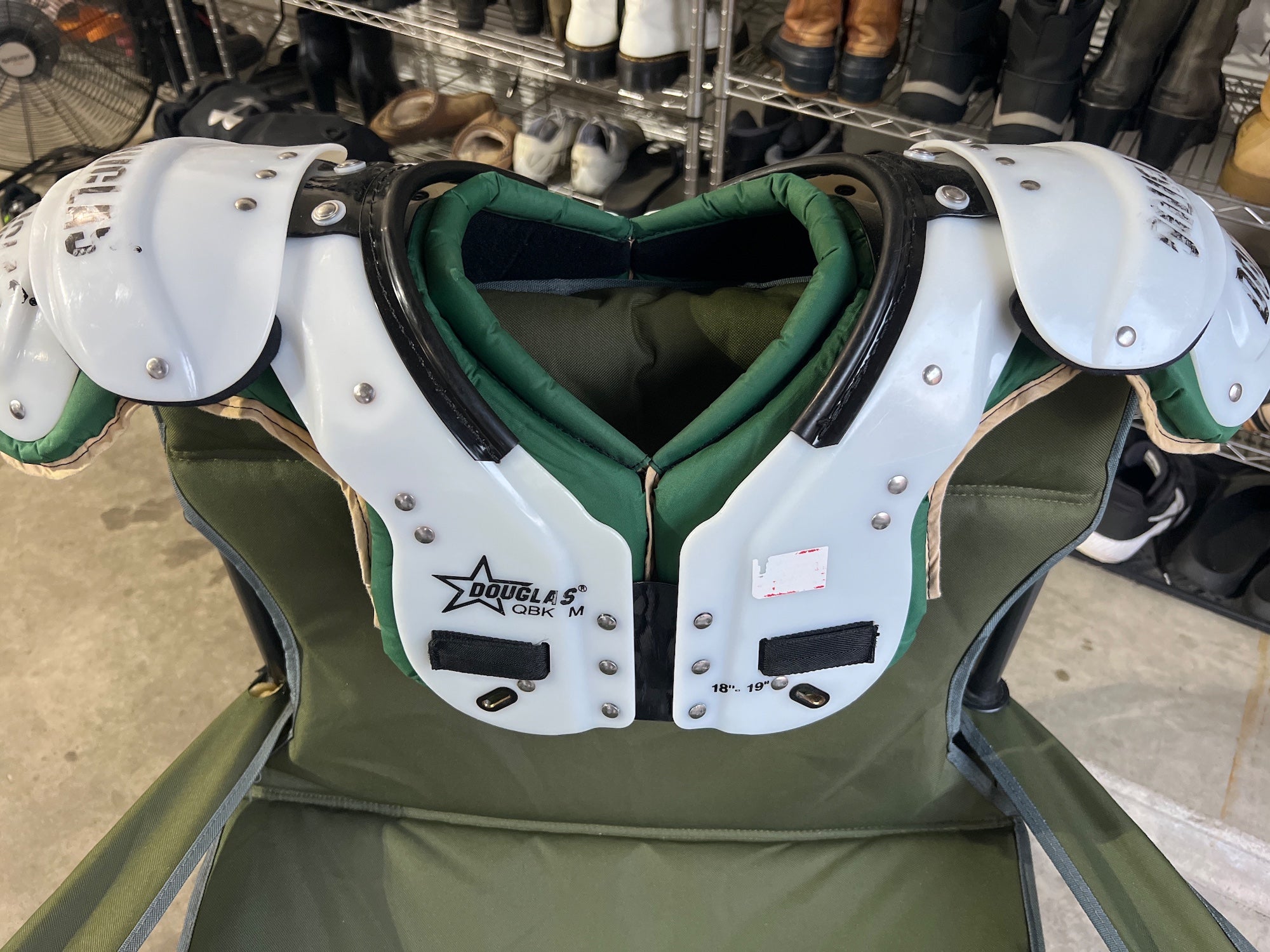 Adult Medium Douglas Shoulder Pads