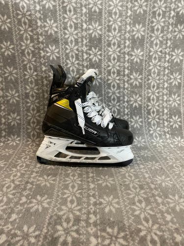 Used Intermediate Bauer Supreme 3S Pro Hockey Skates Extra Wide Width Size 5.5