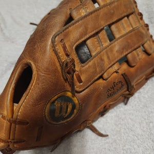 Wilson Right Hand Throw A2200 PRO STAFF Softball/Baseball Glove 13" Game Ready