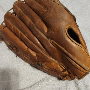 Wilson Right Hand Throw A2200 PRO STAFF Softball/Baseball Glove 13"