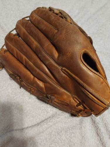Wilson Right Hand Throw A2200 PRO STAFF Softball/Baseball Glove 13"