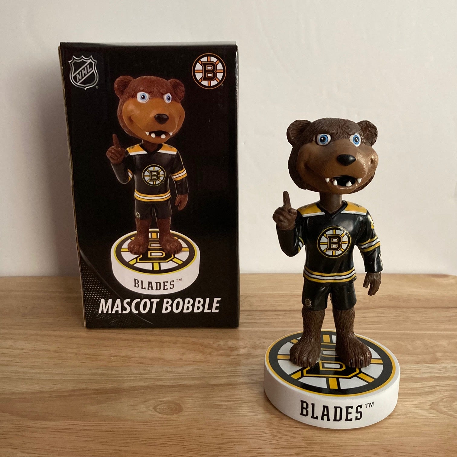 Blades The Bear Boston Bruins Holiday Mascot Bobblehead FOCO