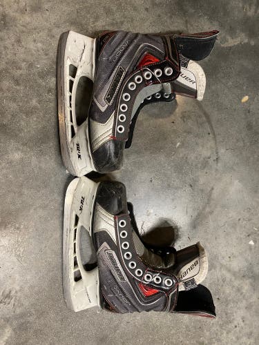 Used Bauer Regular Width Size 3 Vapor x50 Hockey Skates