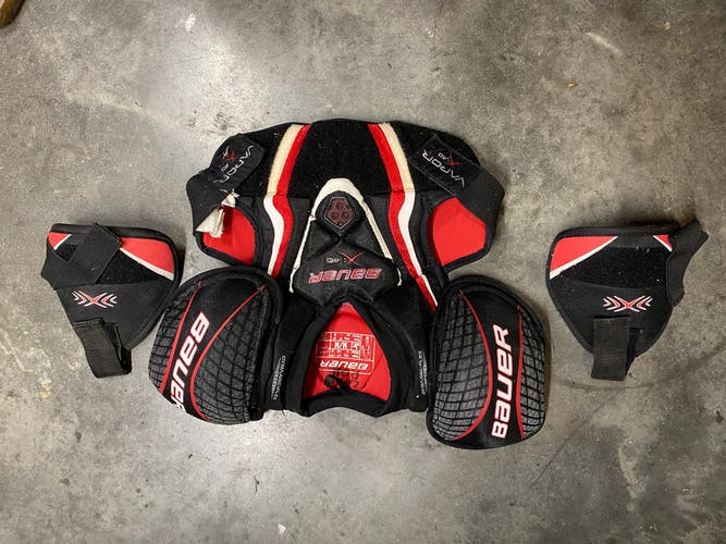 Junior Medium Bauer Vapor X40 Shoulder Pads