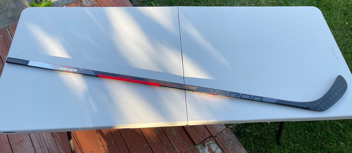 Bauer Senior Right Handed P28  Vapor 3X Hockey Stick