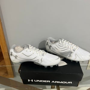 White Adult New Men's Size 9.5  Molded Cleats Under Armour Low Top Command Mc