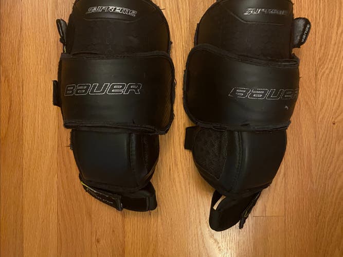 Used Bauer Supreme intermediate knee guards