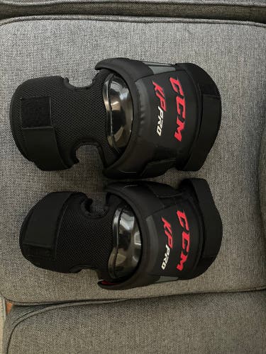 CCM KP Pro knee pads