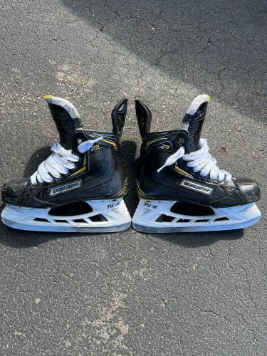 Used Bauer Regular Width  Size 7 Supreme 2S Hockey Skates