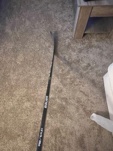 Senior Right Handed P92 70Flex Vapor Hyperlite Hockey Stick
