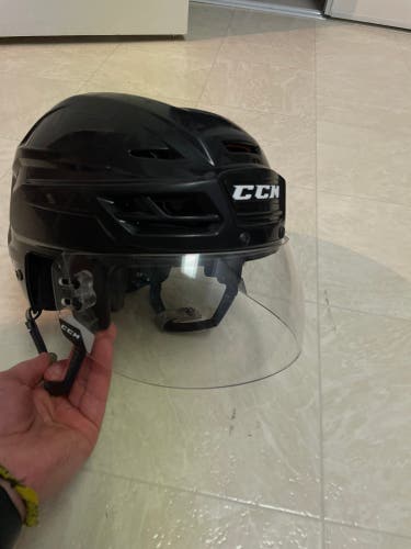 Medium CCM Tacks 710 Helmet With CCM VRPro Visor