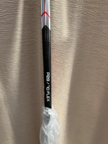 Senior Left Hand P28 70Flex Vapor Hyperlite Hockey Stick