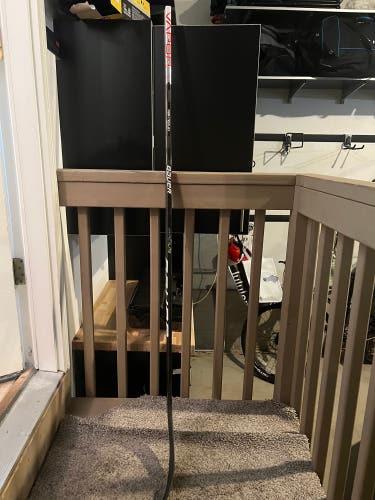 Senior Left Hand P28 Vapor Hyperlite Hockey Stick