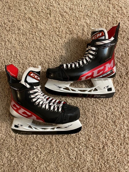 New CCM Regular Width Size 9 JetSpeed FT4 Pro Hockey Skates