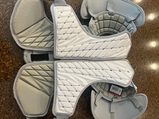 New Large Under Armour VFT Shoulder Pads