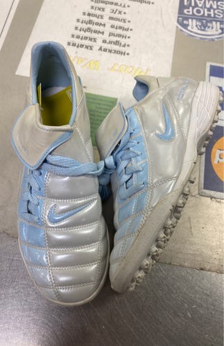 Vintage antique Nike Total 90 Used Size 6.5 (Women's 7.5) Silver Indoor Cleats