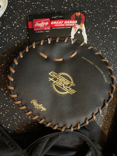 New Rawlings Right Hand Throw Baseball Glove 32"