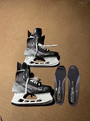 New Bauer Wide Width Pro Stock Size 9 Vapor Hyperlite Hockey Skates
