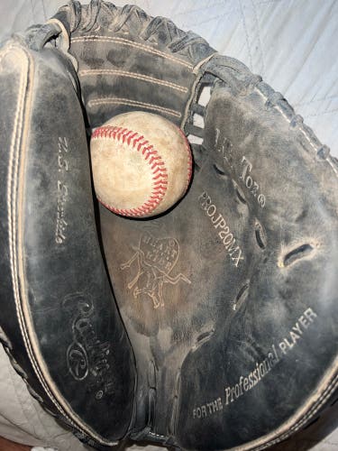 Right Hand Throw 32.5" Heart of the Hide Baseball Glove