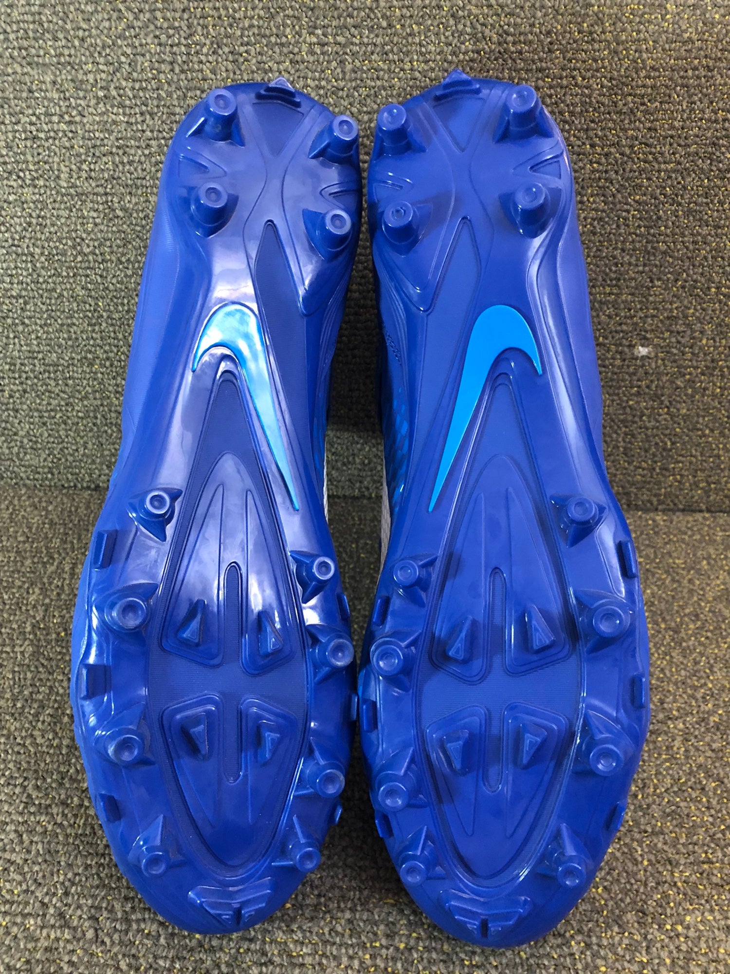 nike youth football cleats size 13