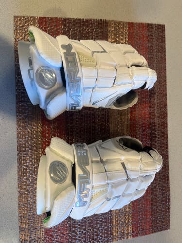New Player's Maverik M4 Lacrosse Gloves 12"