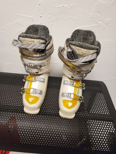 Used Unisex HEAD Ski Boots 23-23.5