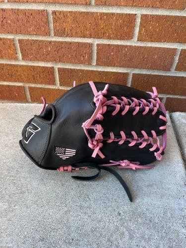 Goin Yard. Outfield 13" Fastpitch Softball Glove