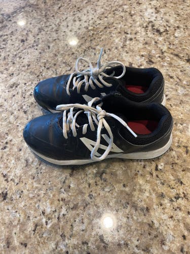 New Balance Baseball Turf Shoes - Youth Size 6.0 (Women's 7.0) Low Top