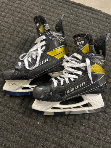 Used Bauer Regular Width  Size 7.5 Supreme UltraSonic Hockey Skates