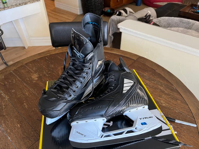 Used True Regular Width Size 9.5 Pro Custom Hockey Skates