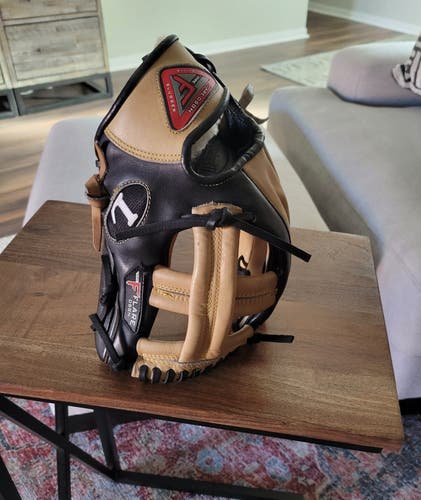 Used Louisville Slugger Right Hand Throw Infield Pro Flare Baseball Glove 11.25"