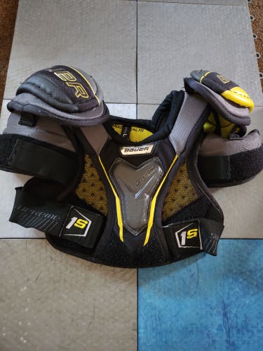 Youth Used Large Bauer Supreme 1S Shoulder Pads