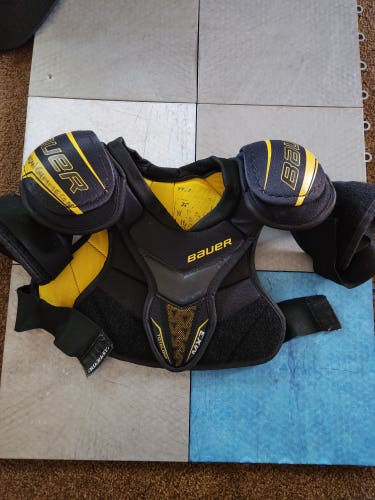 Youth Used Medium Bauer Supreme TotalOne MX3 Shoulder Pads
