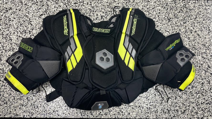 Used Medium Vaughn Velocity VE8 Goalie Chest Protector