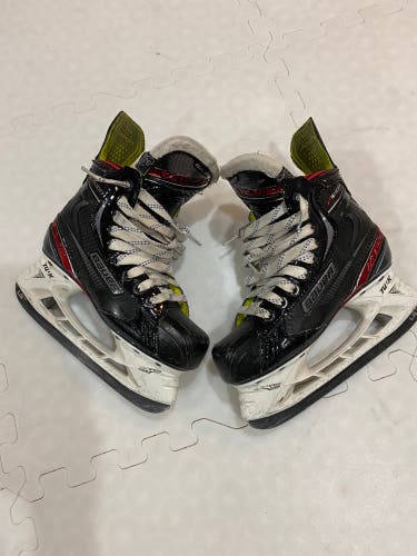 Used Bauer Regular Width Size 2.5 Vapor X Velocity Hockey Skates