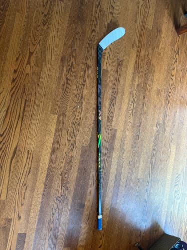 Intermediate Right Handed P28 Super Tacks AS4 Pro Hockey Stick