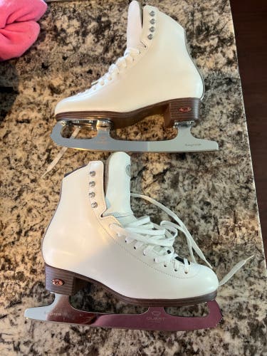 Women’s figure skates