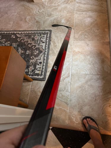 Bauer Vapor X3.7 Hockey Stick Right 77 Flex P28