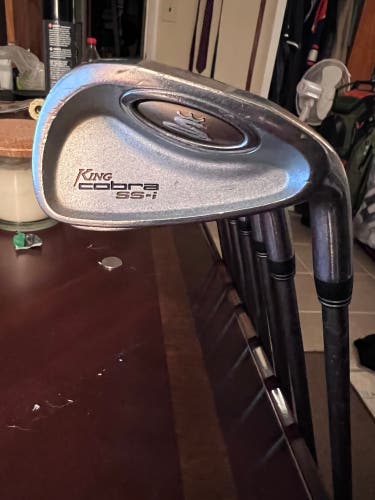 Cobra Men's Right Handed Uniflex Graphite Shaft ss-i Iron Set