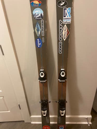 Twin tip Five Forty skis 155