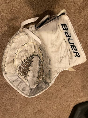 Used Bauer Supreme S190 White Goalie Glove Intermediate